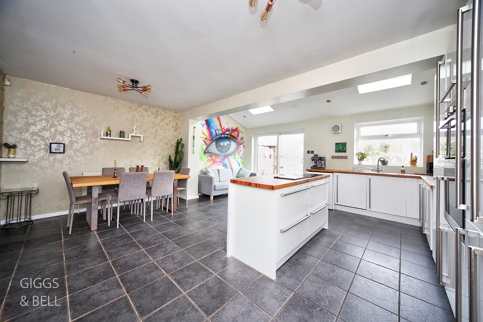 3 bed semi-detached house for sale in Holmbrook Avenue, Luton  - Property Image 5