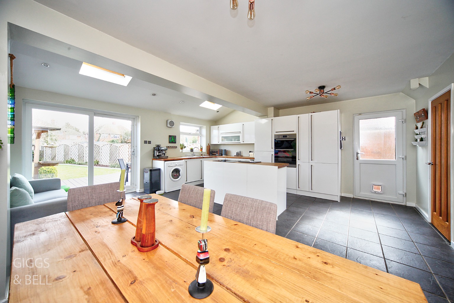 3 bed semi-detached house for sale in Holmbrook Avenue, Luton  - Property Image 8