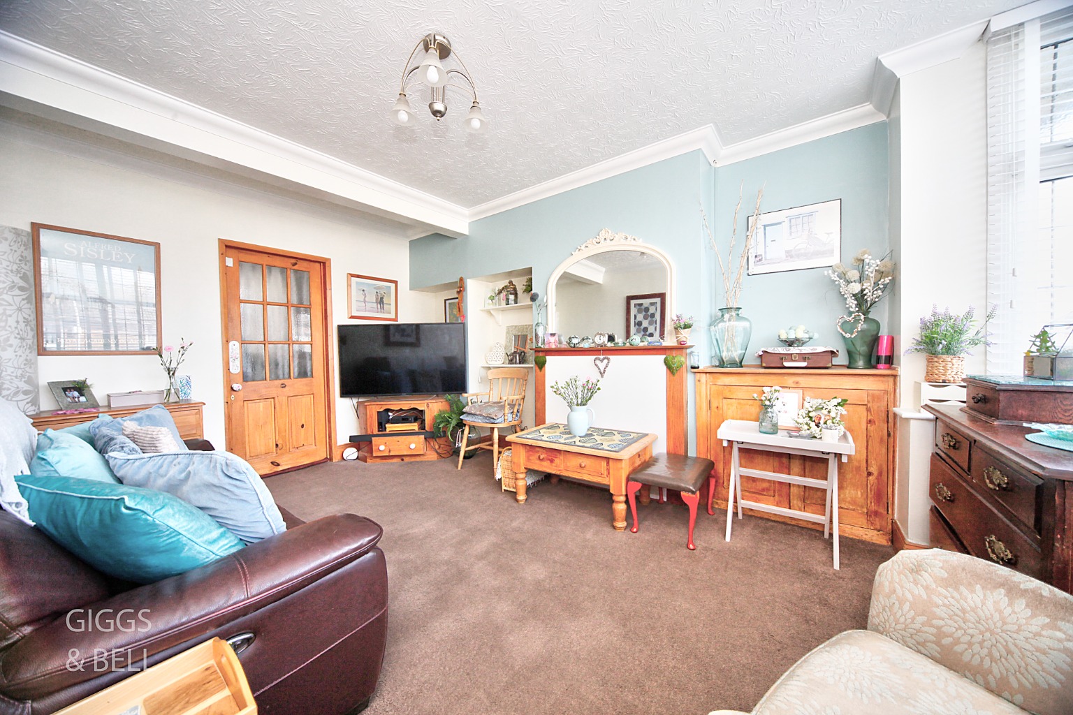 2 bed terraced house for sale in Pomfret Avenue, Luton - Property Image 1