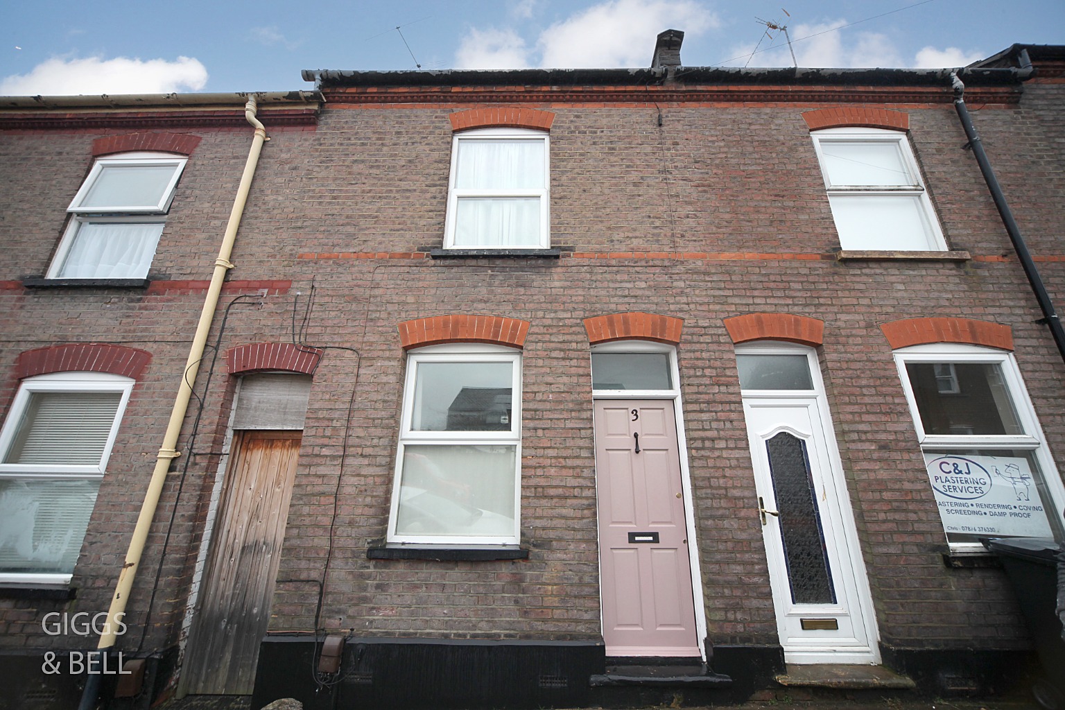 2 bed terraced house for sale in May Street, Luton - Property Image 1