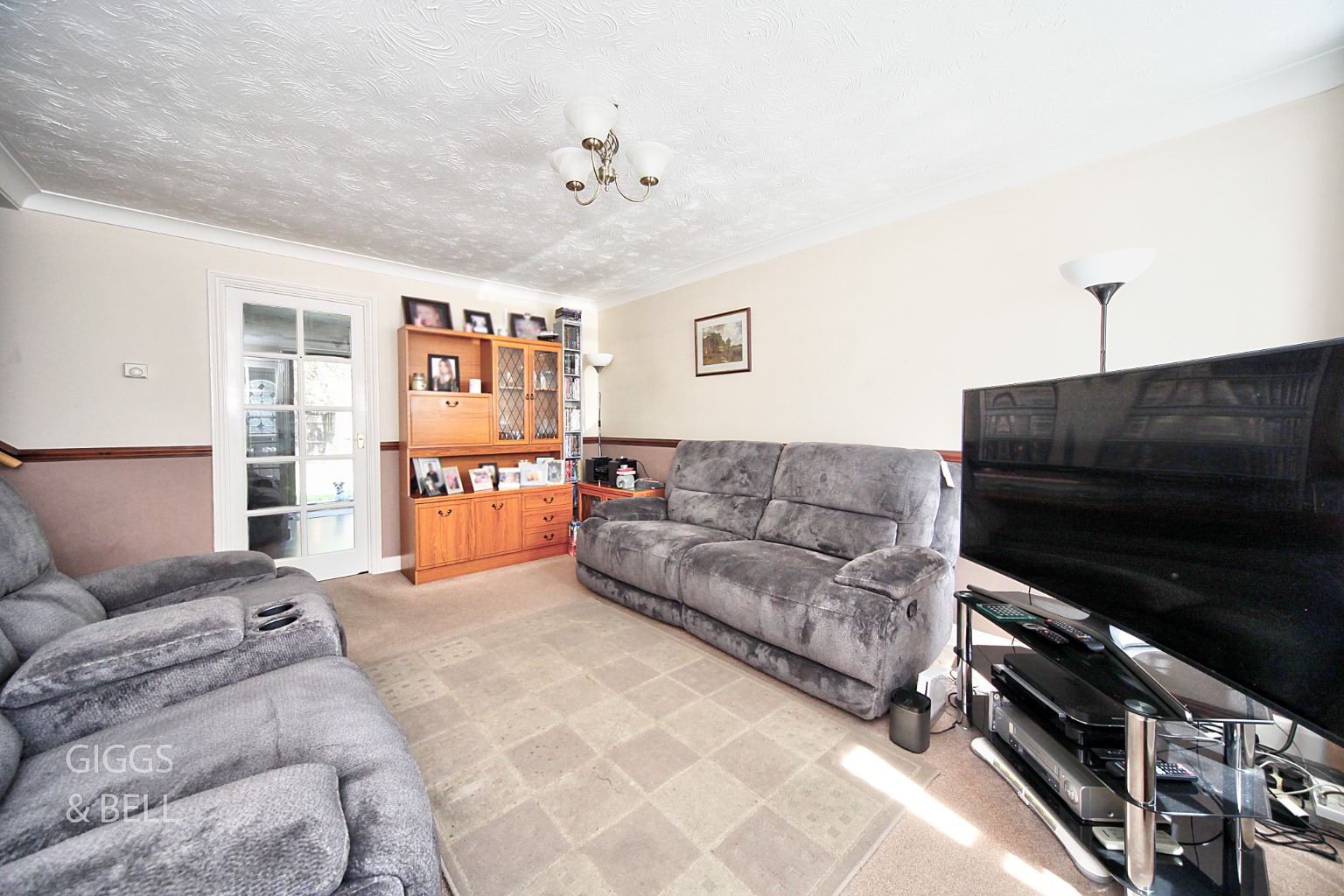 3 bed semi-detached house for sale in Reedsdale, Luton  - Property Image 2