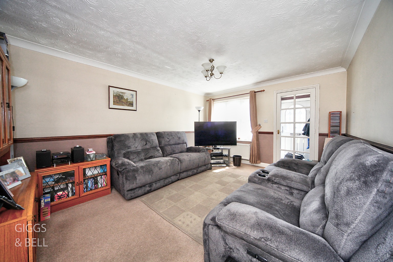 3 bed semi-detached house for sale in Reedsdale, Luton  - Property Image 3