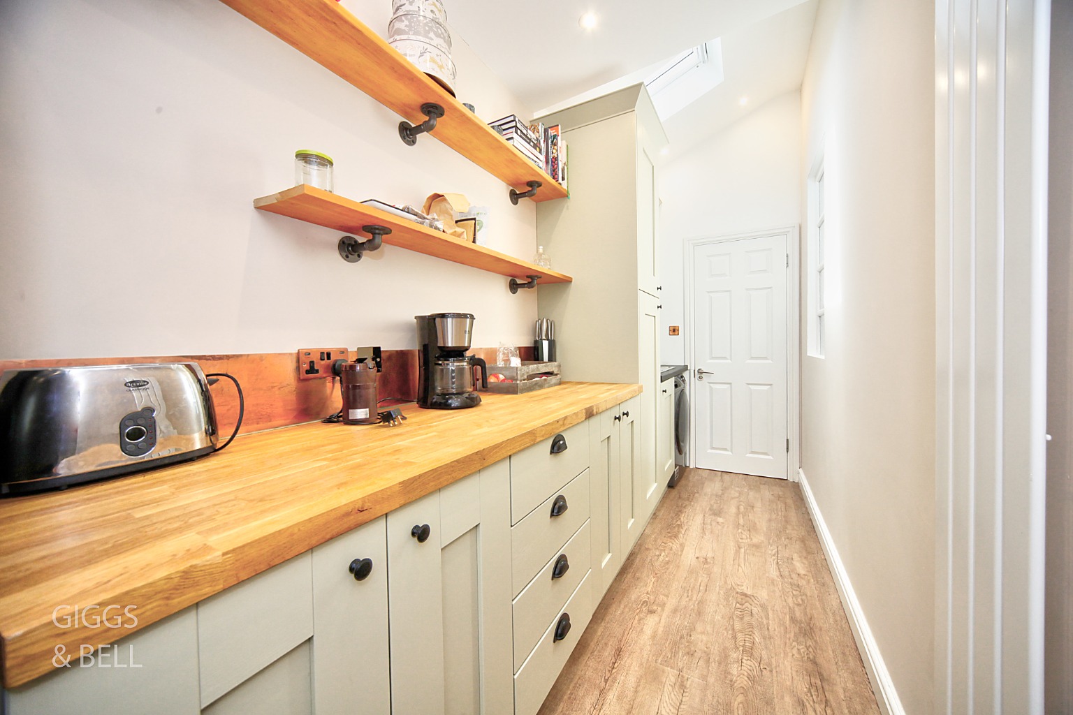 3 bed semi-detached house for sale in Knoll Rise, Luton  - Property Image 9