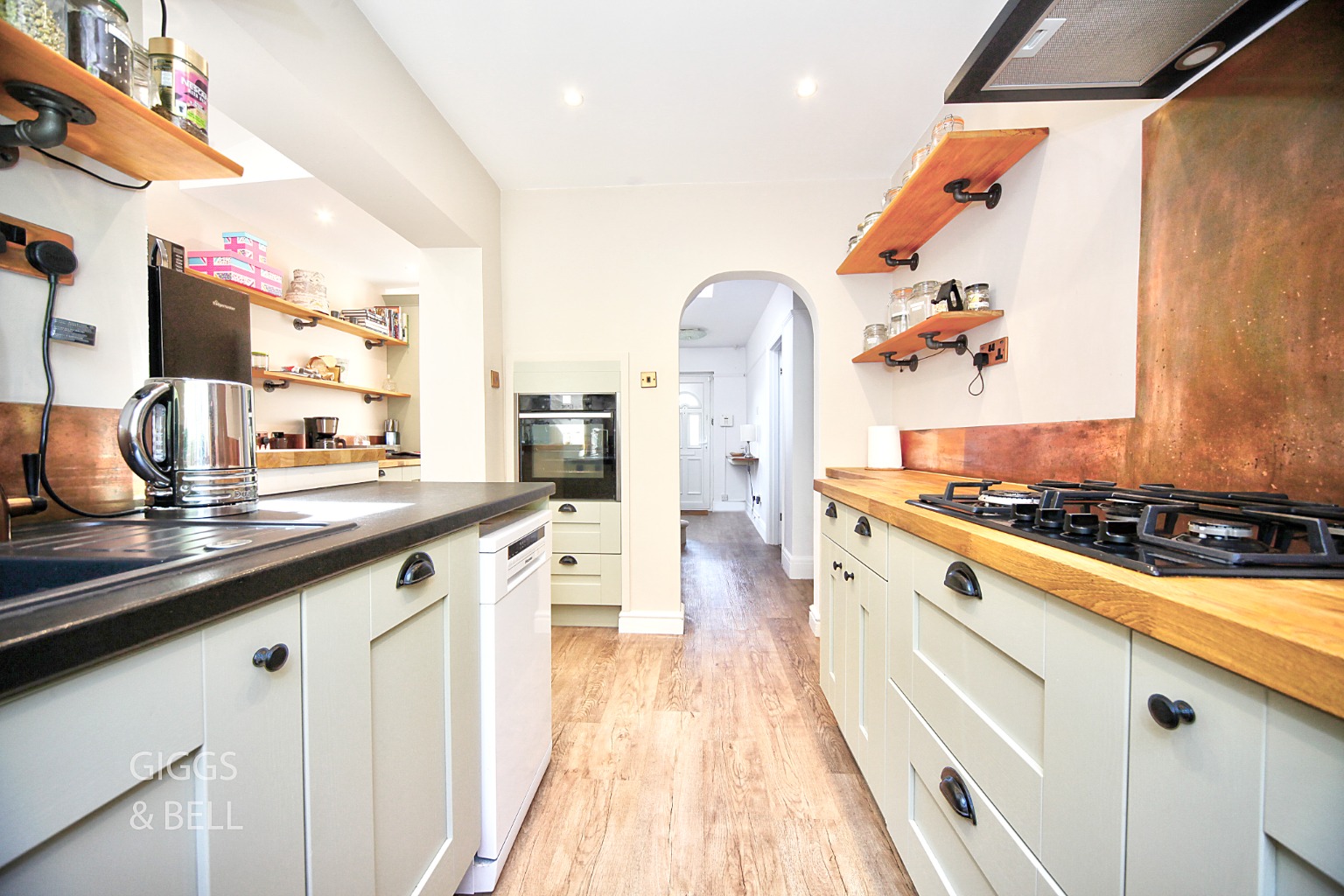 3 bed semi-detached house for sale in Knoll Rise, Luton  - Property Image 8