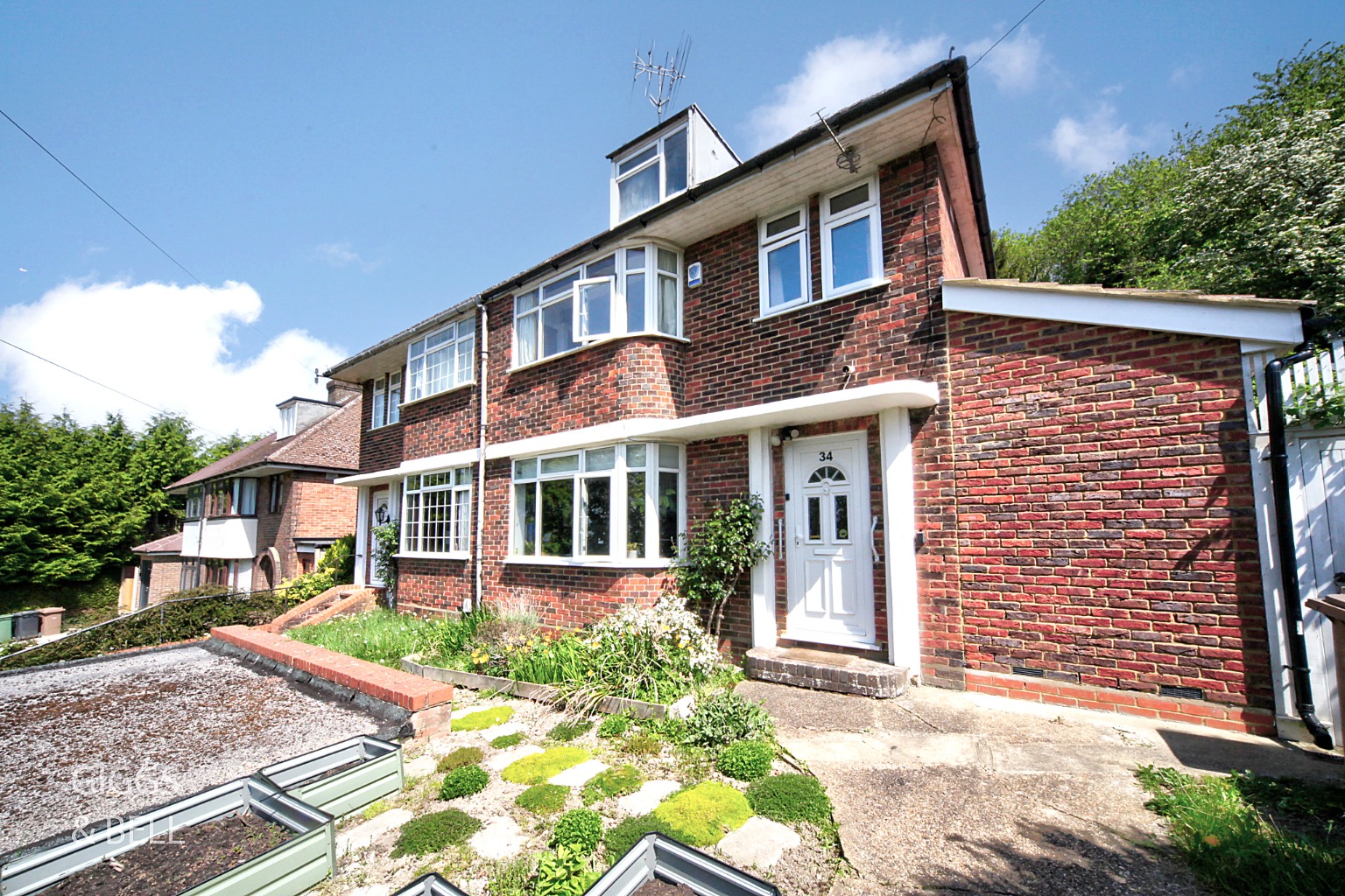 3 bed semi-detached house for sale in Knoll Rise, Luton, LU2 