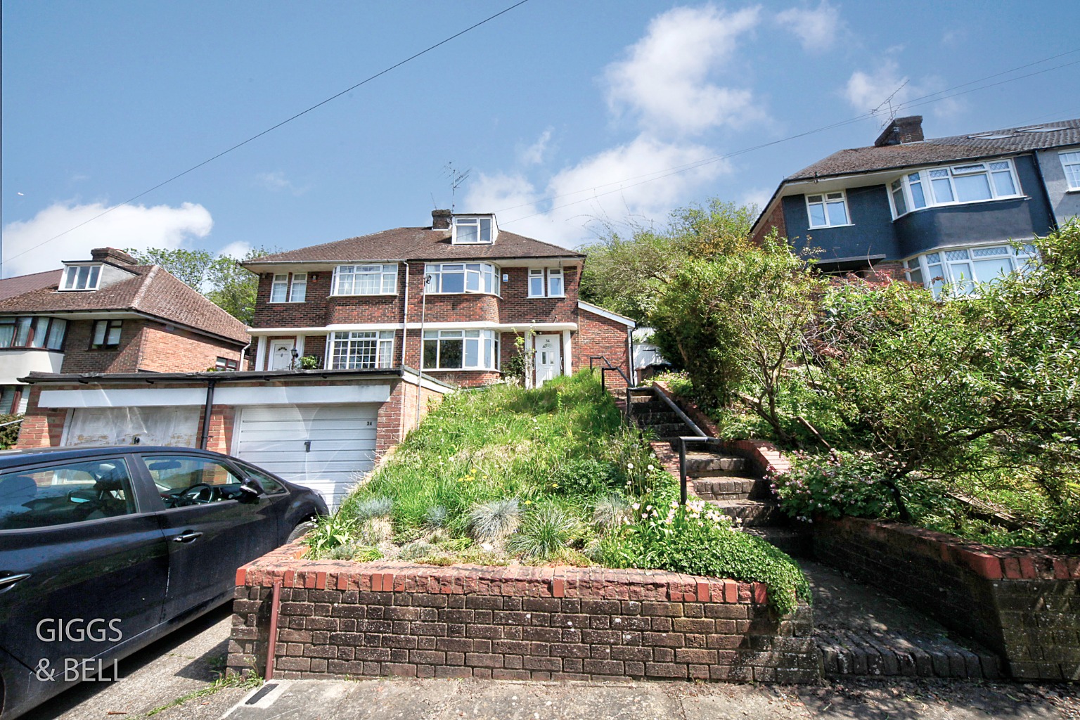 3 bed semi-detached house for sale in Knoll Rise, Luton - Property Image 1