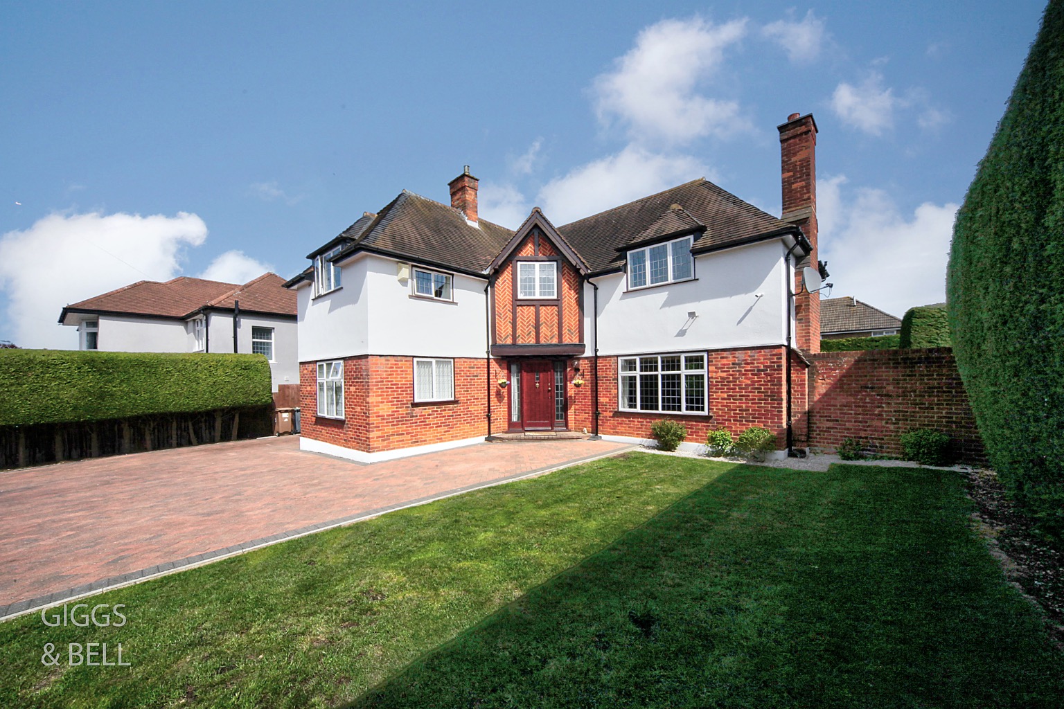 3 bed detached house for sale in Whitehill Avenue, Luton, LU1 