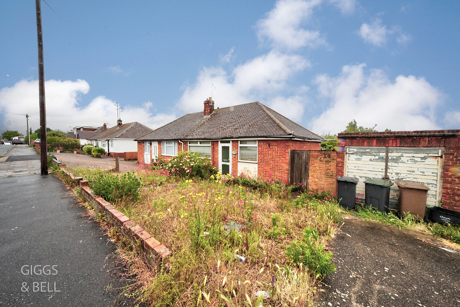 2 bed semi-detached bungalow for sale in Browning Road, Luton 1