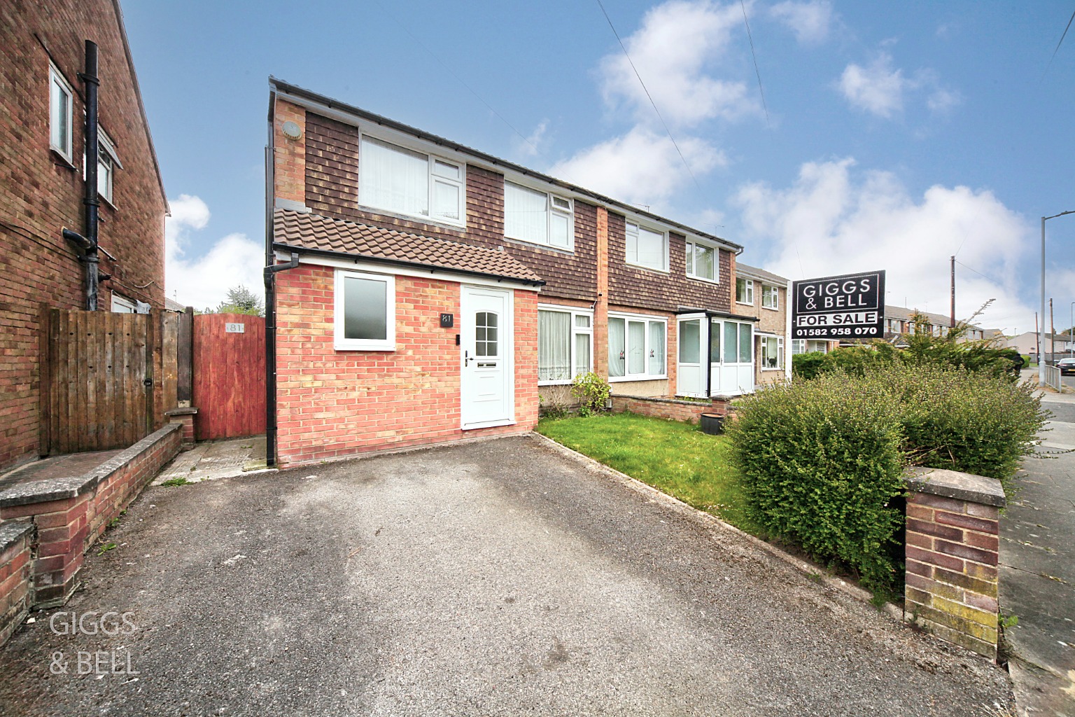 3 bed semi-detached house for sale in Pastures Way, Luton  - Property Image 2