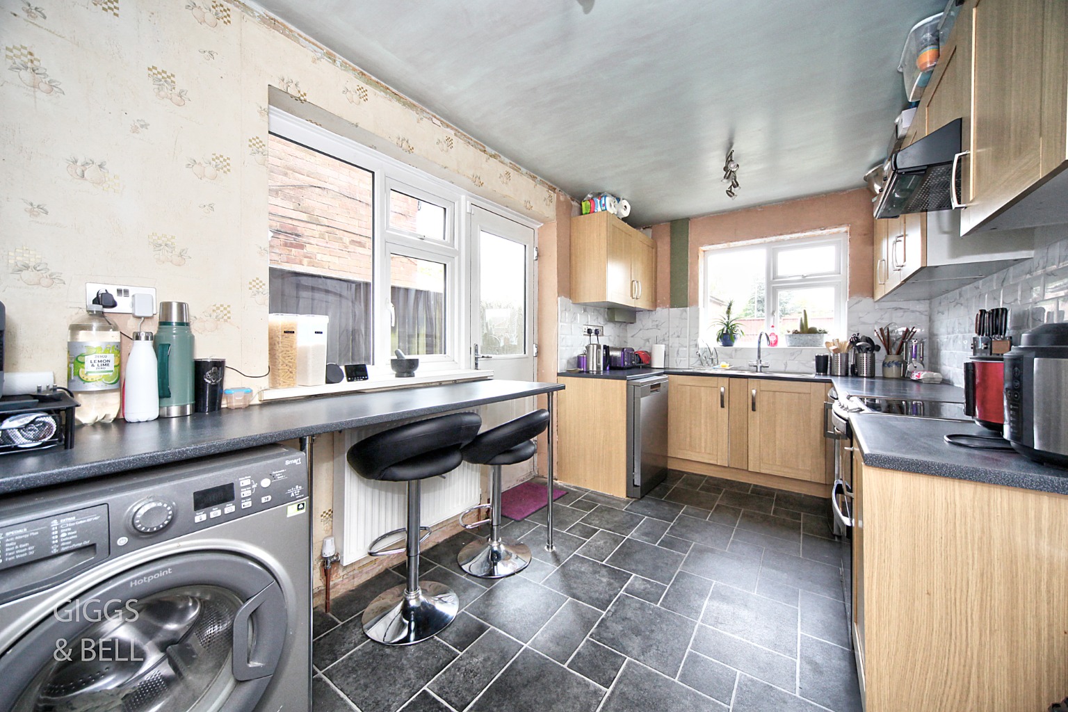 3 bed semi-detached house for sale in Pastures Way, Luton  - Property Image 7