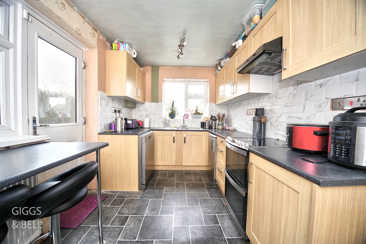 3 bed semi-detached house for sale in Pastures Way, Luton 7