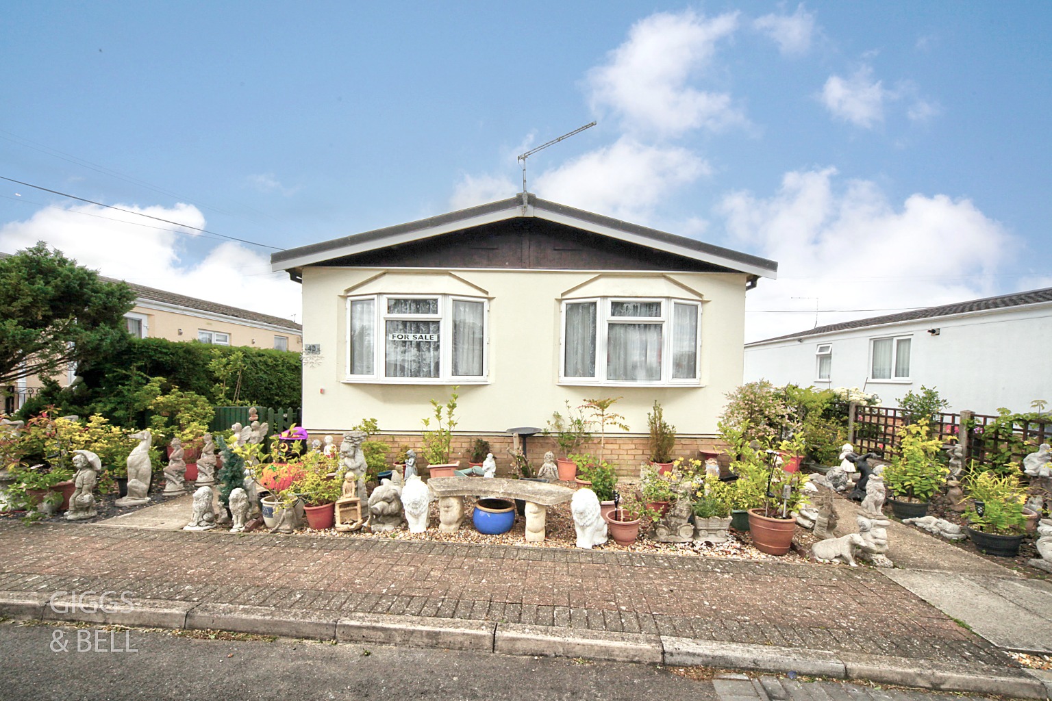 2 bed park home for sale in Little Meadow, Luton 1