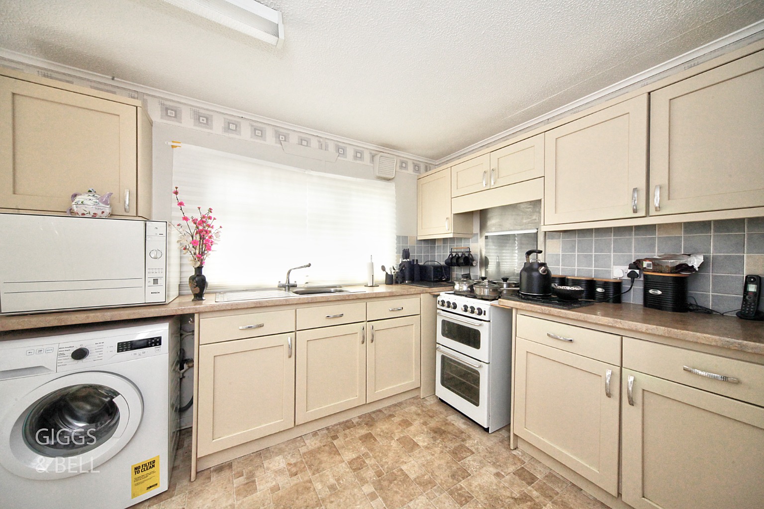 2 bed park home for sale in Little Meadow, Luton  - Property Image 10