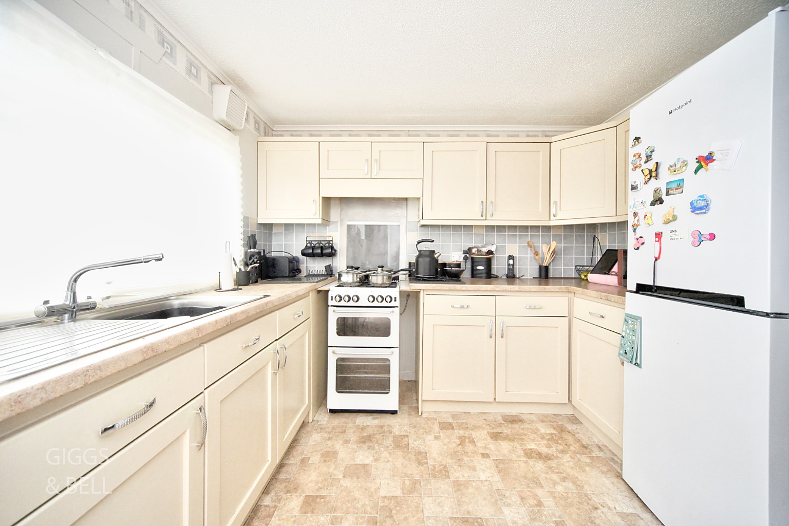 2 bed park home for sale in Little Meadow, Luton 8