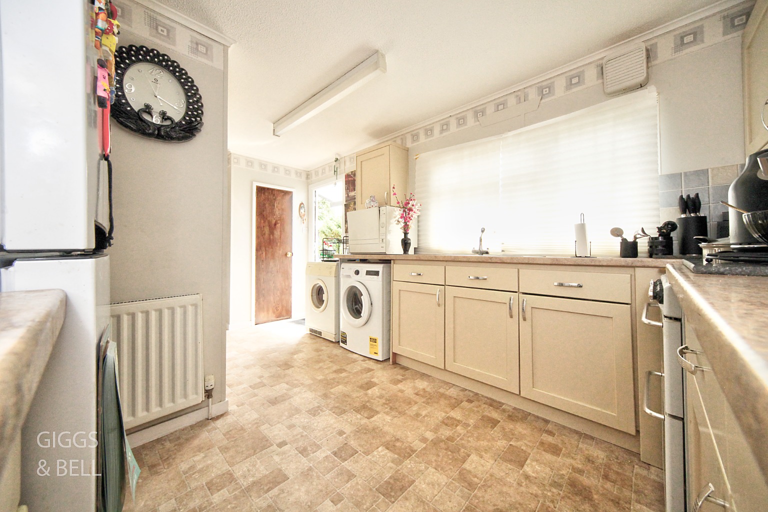 2 bed park home for sale in Little Meadow, Luton  - Property Image 11