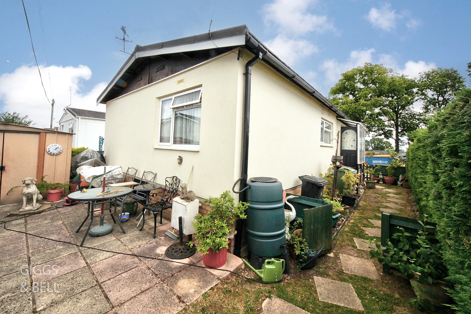 2 bed park home for sale in Little Meadow, Luton  - Property Image 13