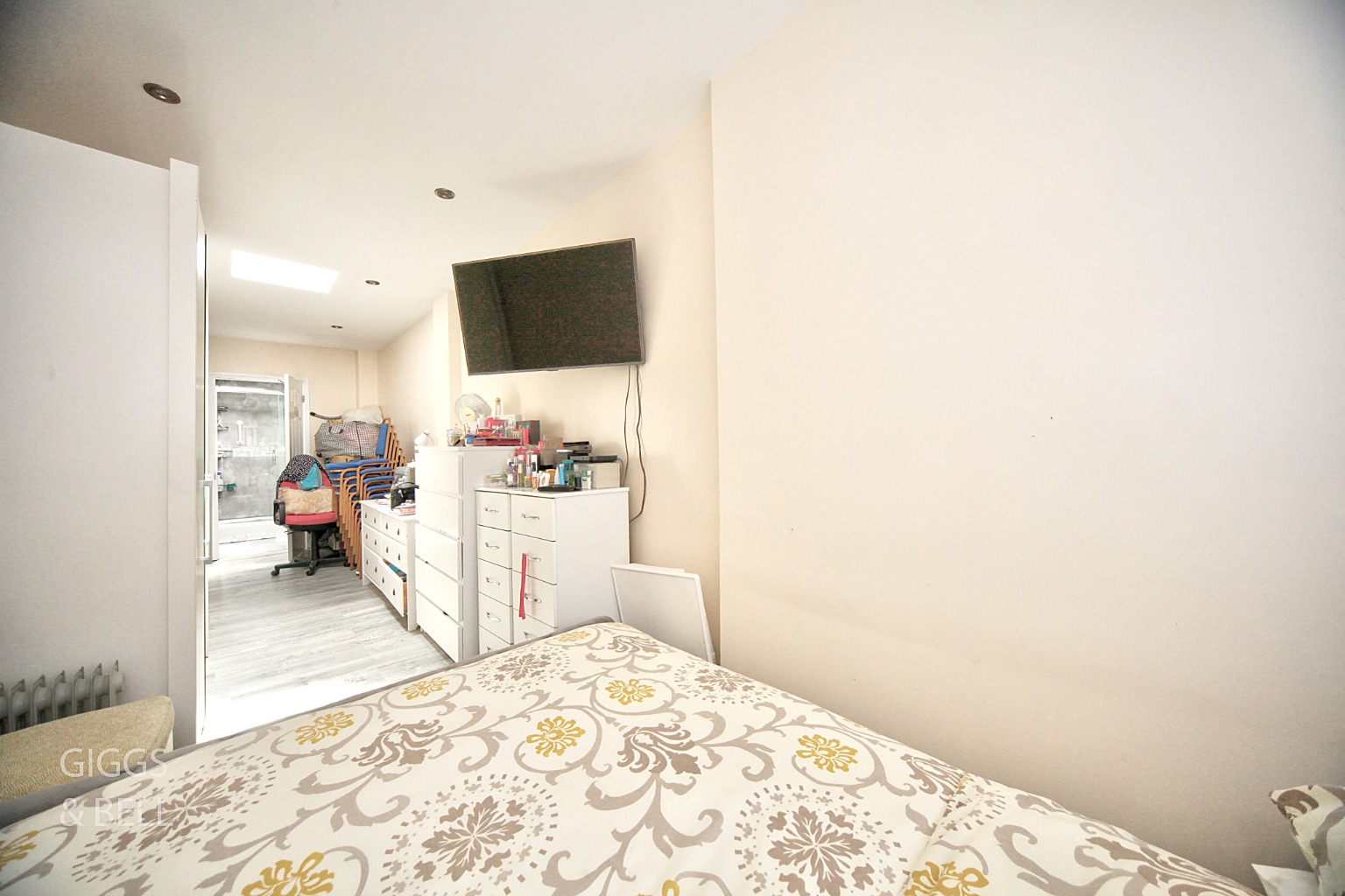 4 bed semi-detached house for sale in Kinross Crescent, Luton  - Property Image 12