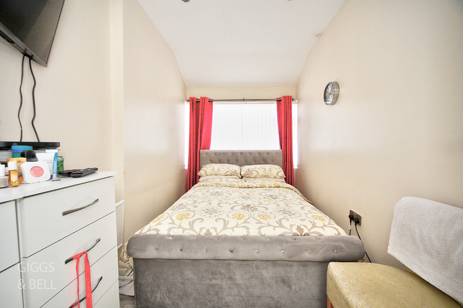4 bed semi-detached house for sale in Kinross Crescent, Luton  - Property Image 11