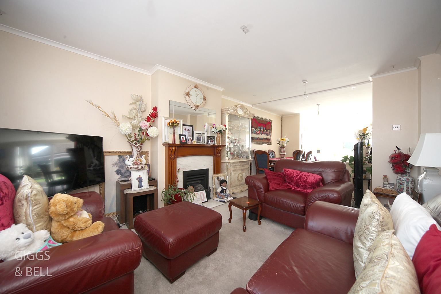 4 bed semi-detached house for sale in Kinross Crescent, Luton  - Property Image 3