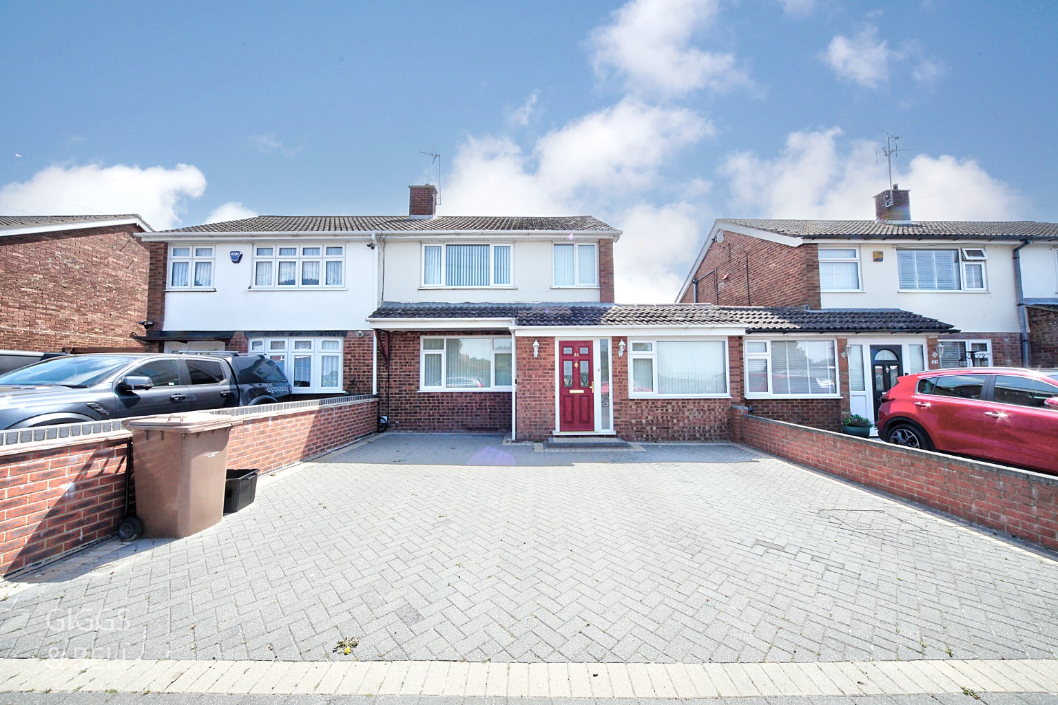 4 bed semi-detached house for sale in Kinross Crescent, Luton, LU3 