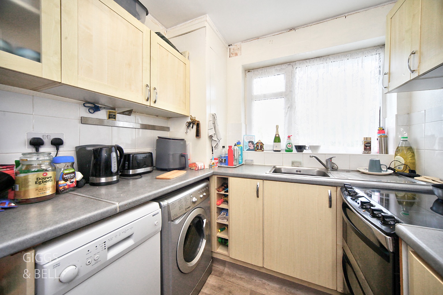 2 bed maisonette for sale in Fair Oak Drive, Luton  - Property Image 6