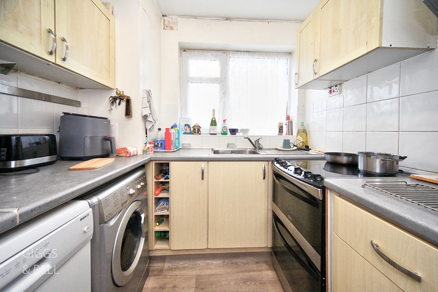 2 bed maisonette for sale in Fair Oak Drive, Luton 4