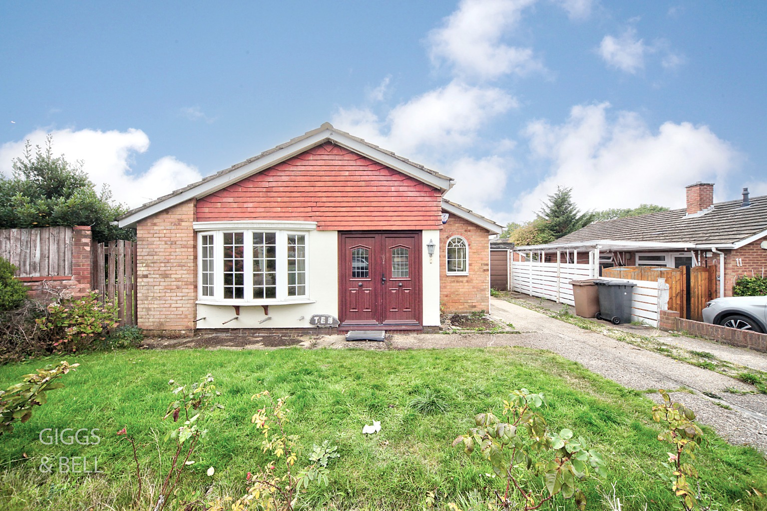 2 bed detached bungalow for sale in Sedbury Close, Luton  - Property Image 2
