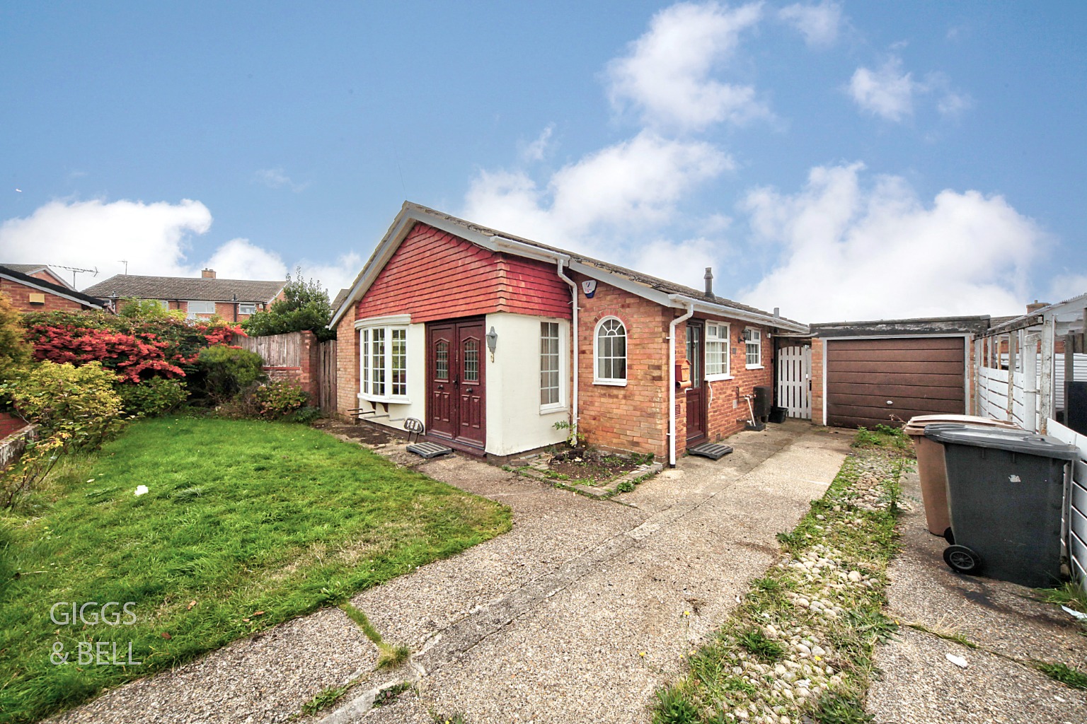 2 bed detached bungalow for sale in Sedbury Close, Luton  - Property Image 3
