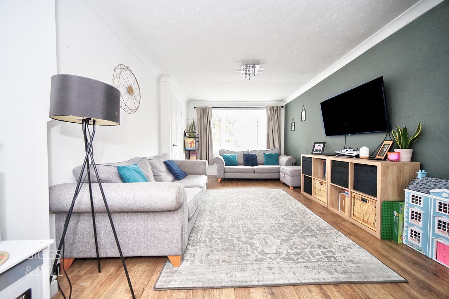 3 bed semi-detached house for sale in Troon Gardens, Luton  - Property Image 2