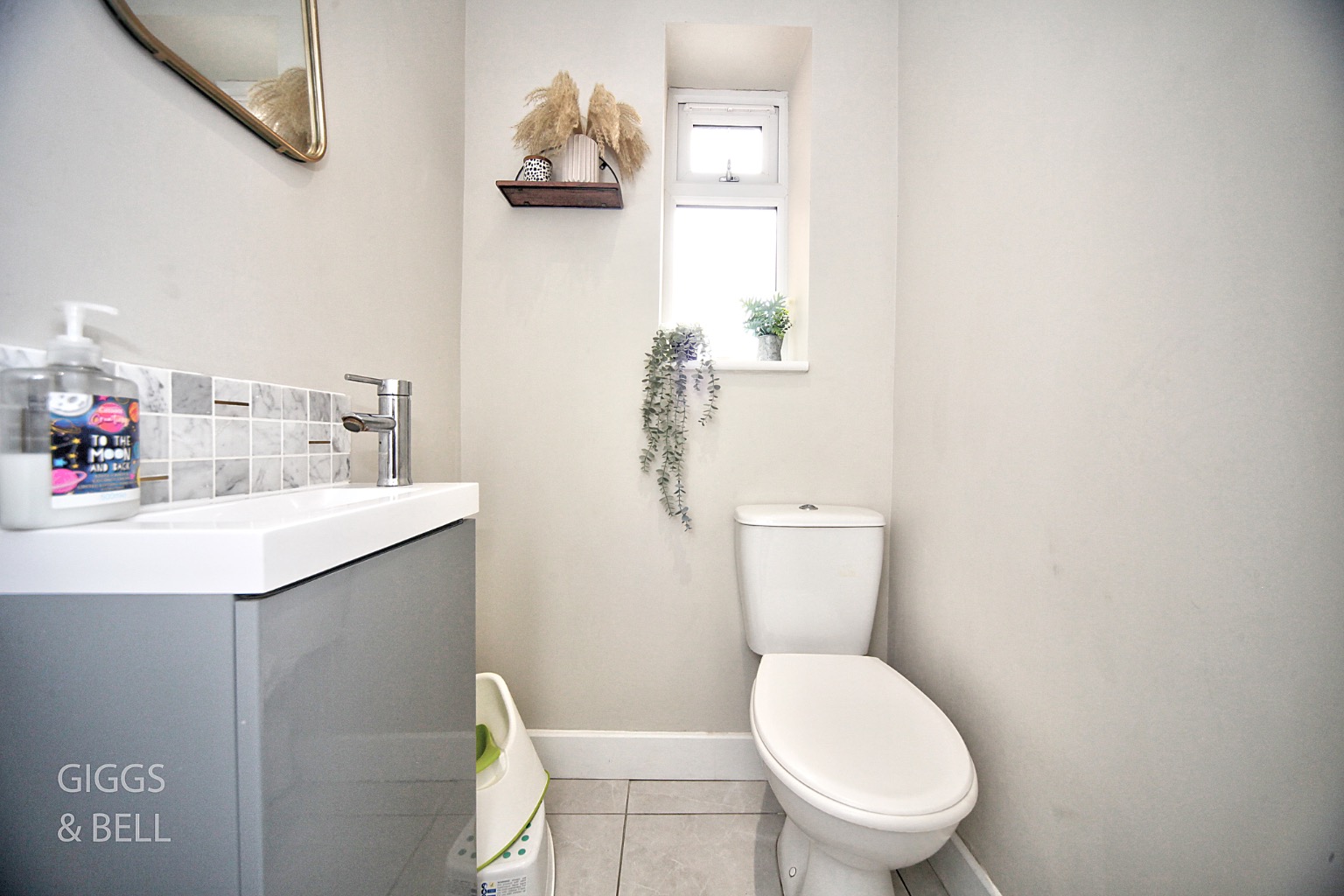 3 bed semi-detached house for sale in Troon Gardens, Luton  - Property Image 9