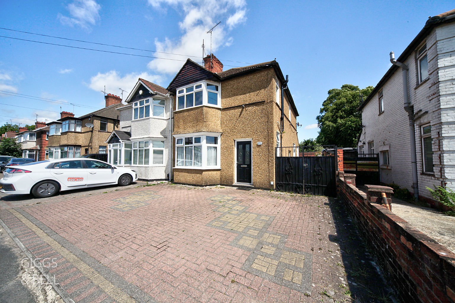 3 bed semi-detached house for sale in Leagrave Road, Luton, LU3 