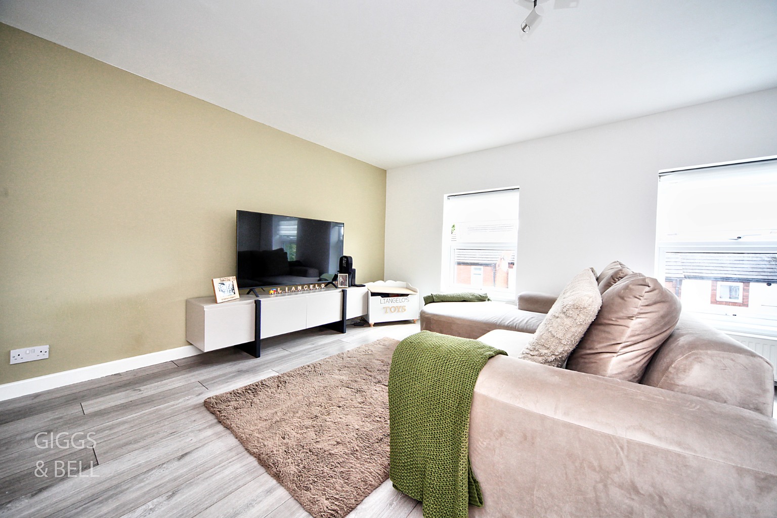 2 bed flat for sale in Salisbury Road, Luton 3