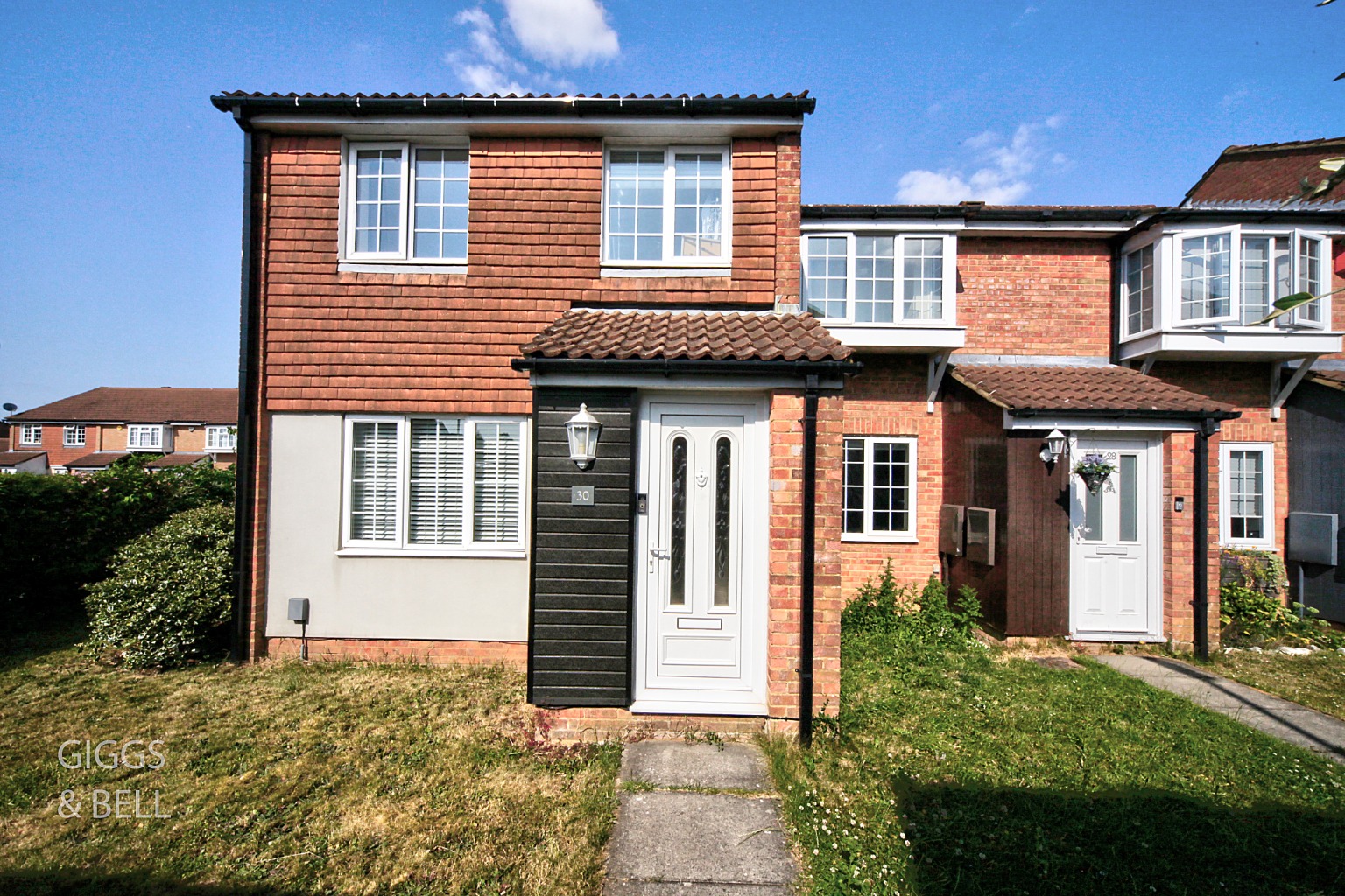 3 bed end of terrace house for sale in Claverley Green, Luton, LU2 
