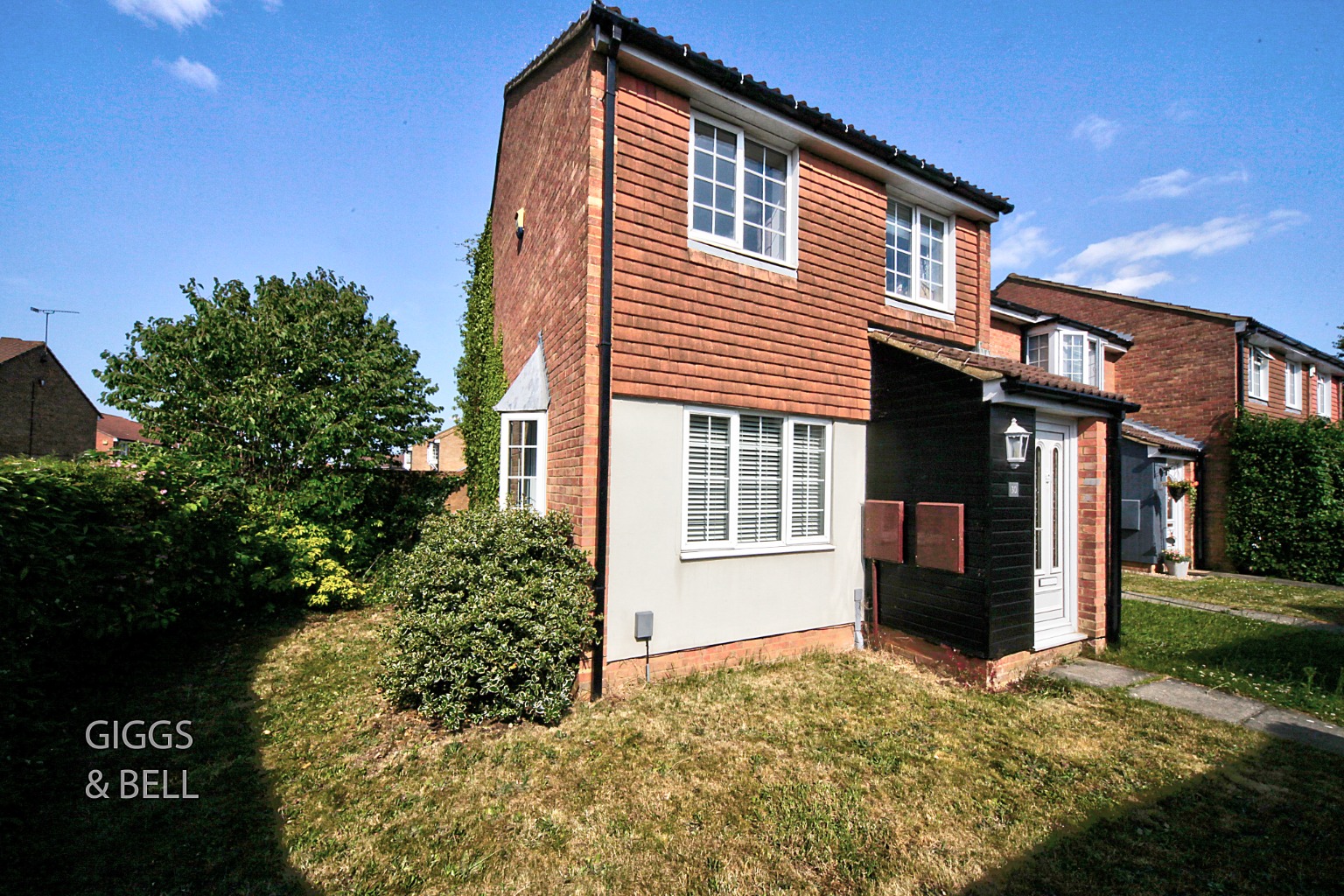 3 bed end of terrace house for sale in Claverley Green, Luton  - Property Image 2