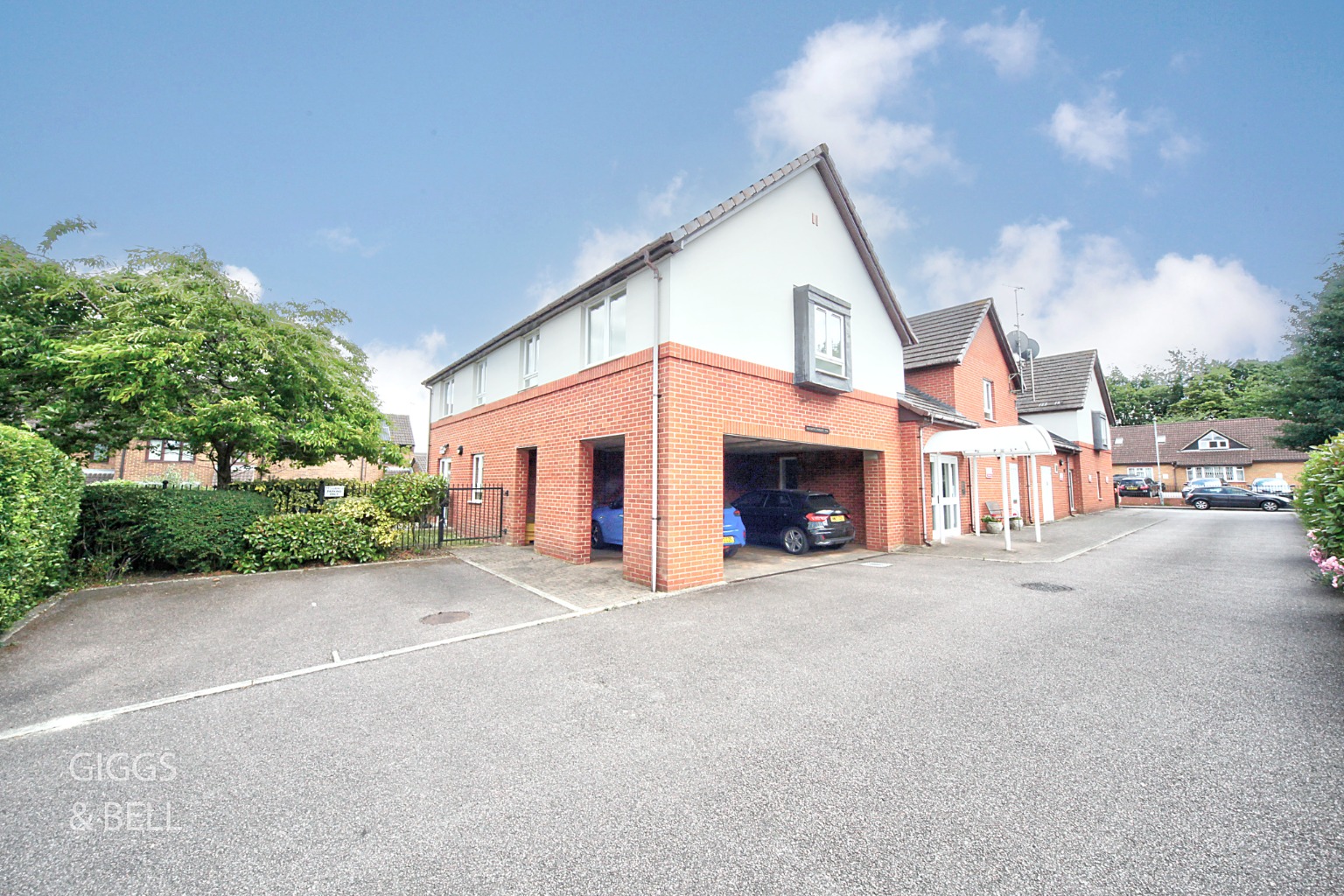 1 bed flat for sale in Lucas Gardens, Luton, LU3 
