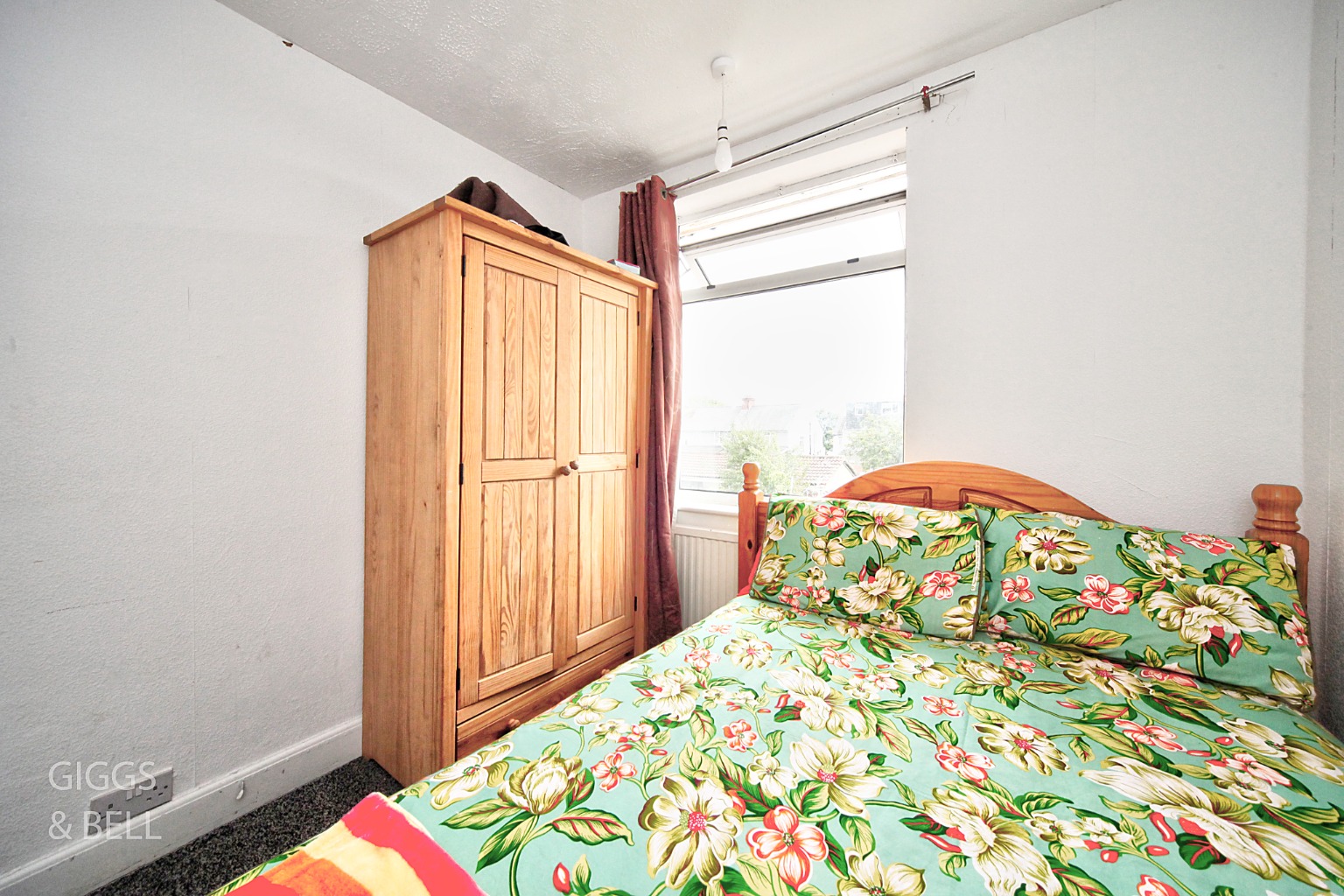3 bed semi-detached house for sale in High Mead, Luton 6