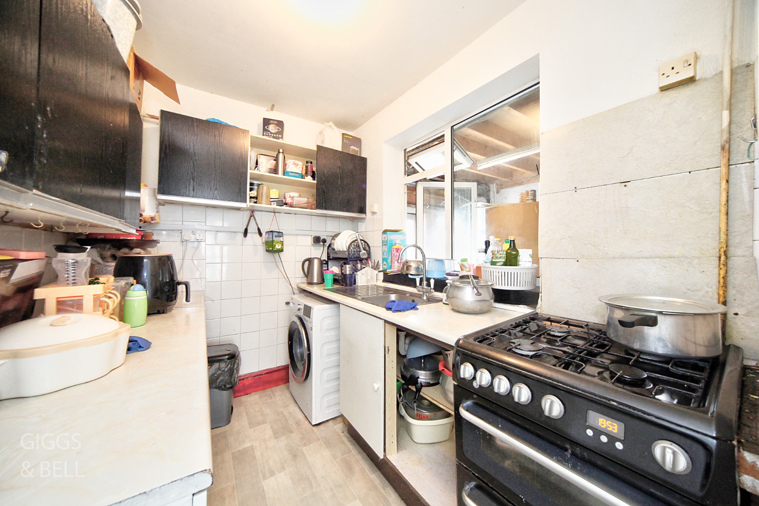 3 bed semi-detached house for sale in High Mead, Luton  - Property Image 4