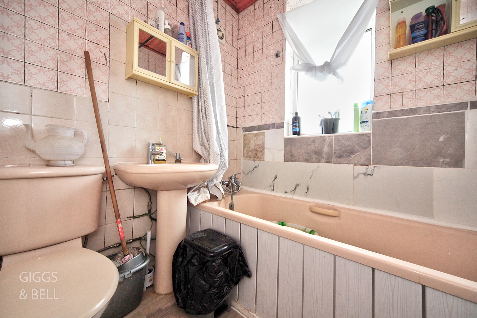 3 bed semi-detached house for sale in High Mead, Luton  - Property Image 10
