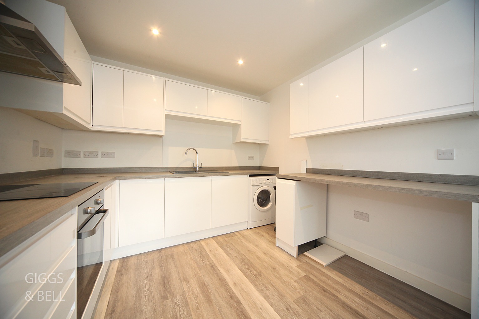 2 bed flat for sale in Ridgway Road, Luton  - Property Image 5