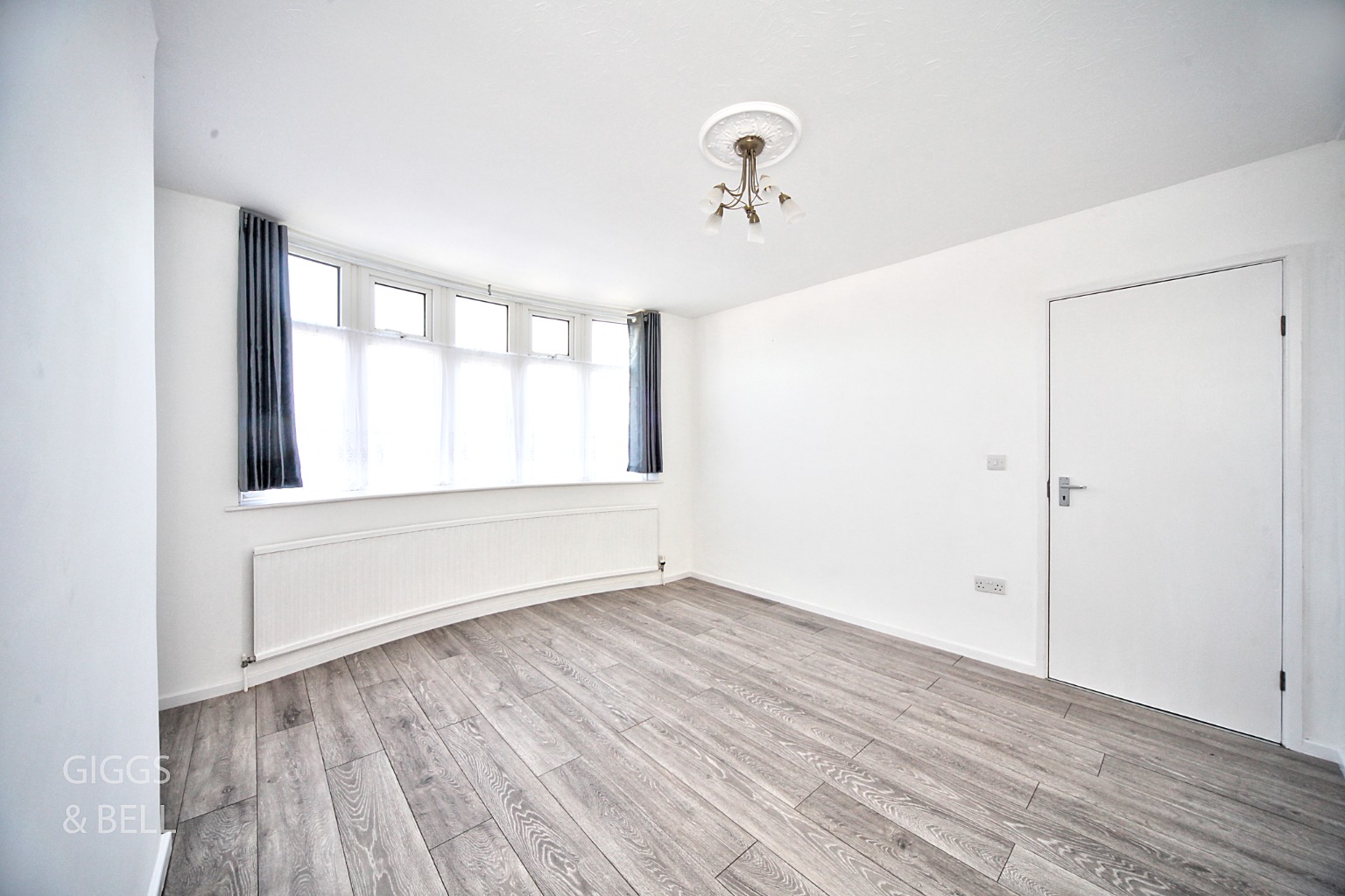 3 bed semi-detached house for sale in Hillary Crescent, Luton  - Property Image 4