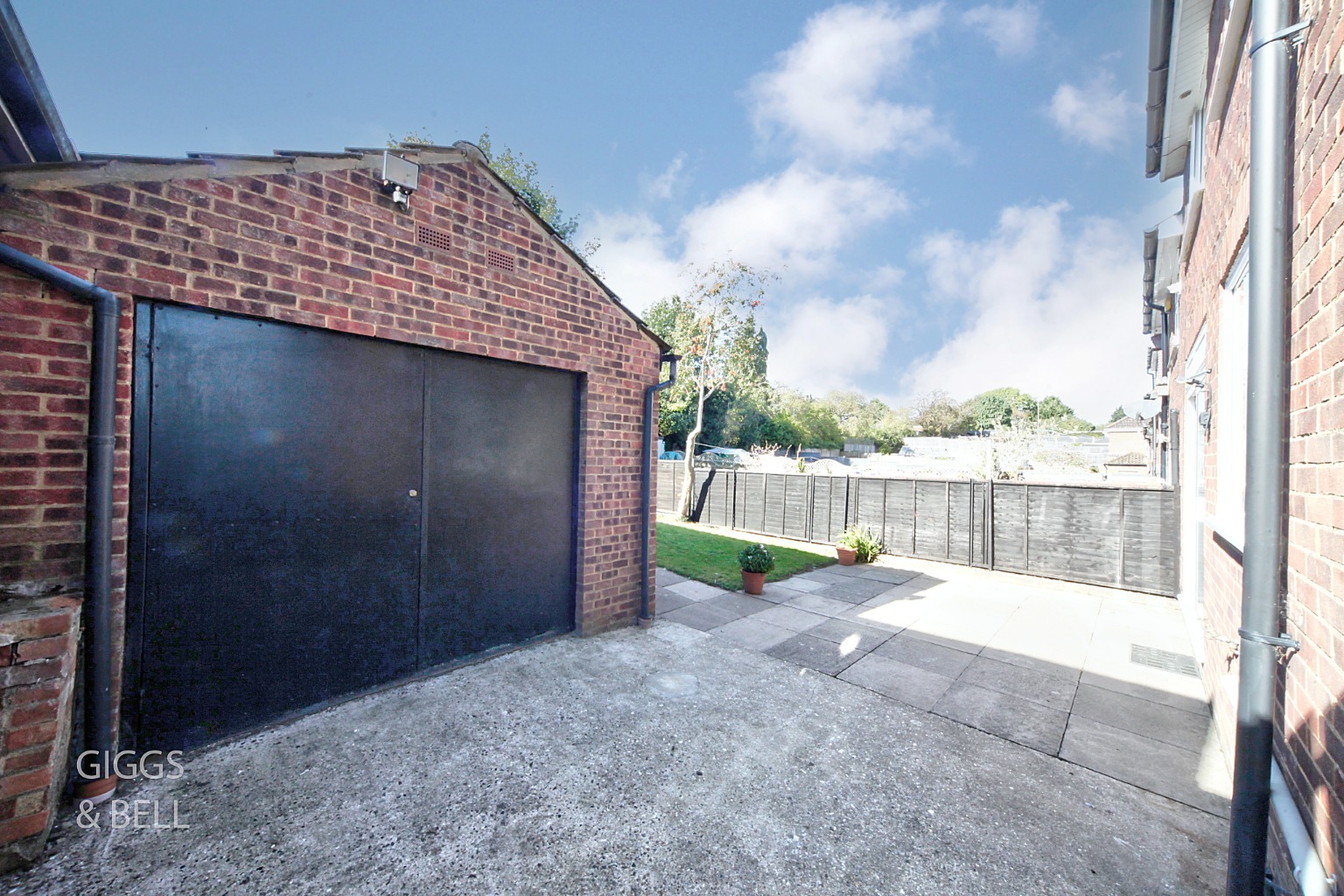 3 bed semi-detached house for sale in Hillary Crescent, Luton 17