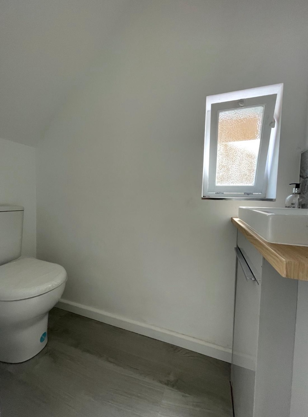 3 bed semi-detached house for sale in Hillary Crescent, Luton  - Property Image 2