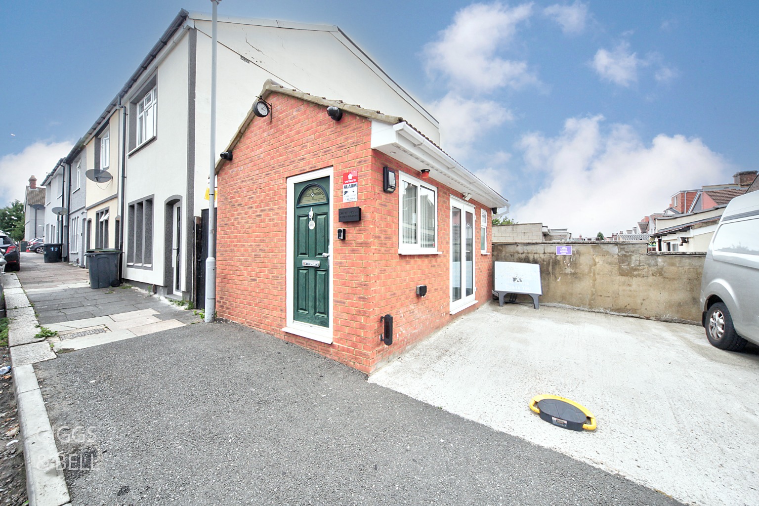3 bed end of terrace house for sale in Chatsworth Road, Luton 19
