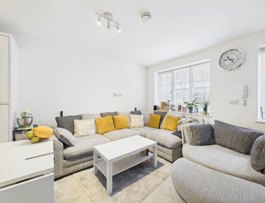 1 bed maisonette for sale in John Street, Luton 3