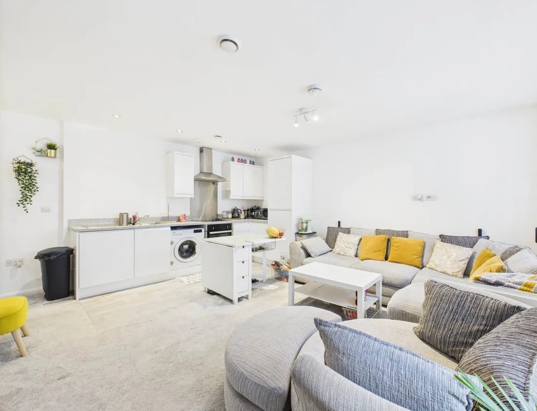 1 bed maisonette for sale in John Street, Luton 2