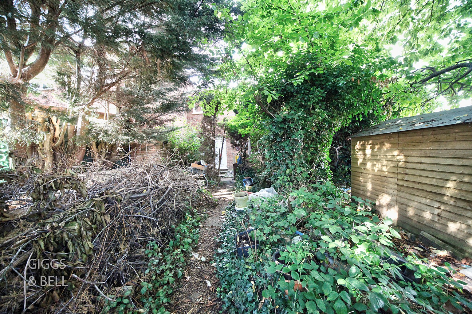 3 bed end of terrace house for sale in Wolston Close, Luton  - Property Image 5