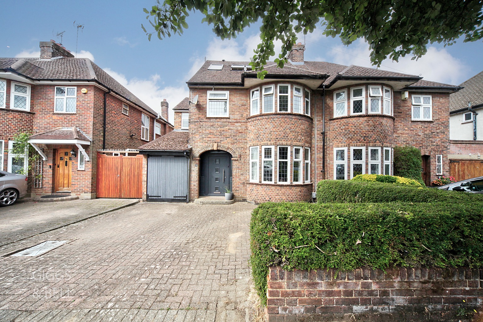 5 bed semi-detached house for sale in Wychwood Avenue, Luton, LU2 
