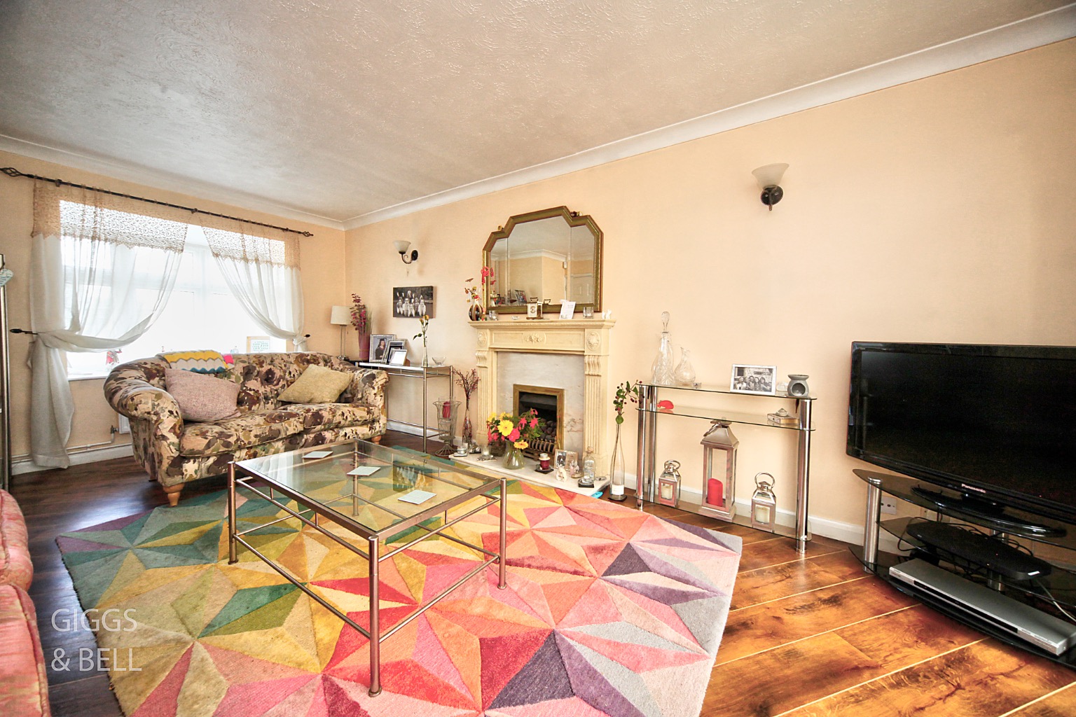 4 bed detached house for sale in Blakeney Drive, Luton  - Property Image 2