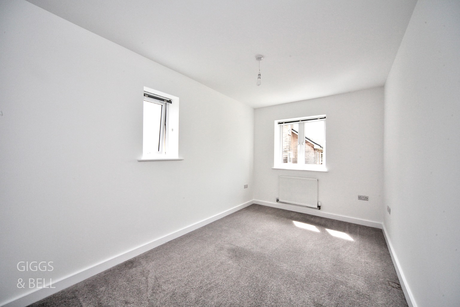 2 bed flat for sale in Ridgway Road, Luton 1