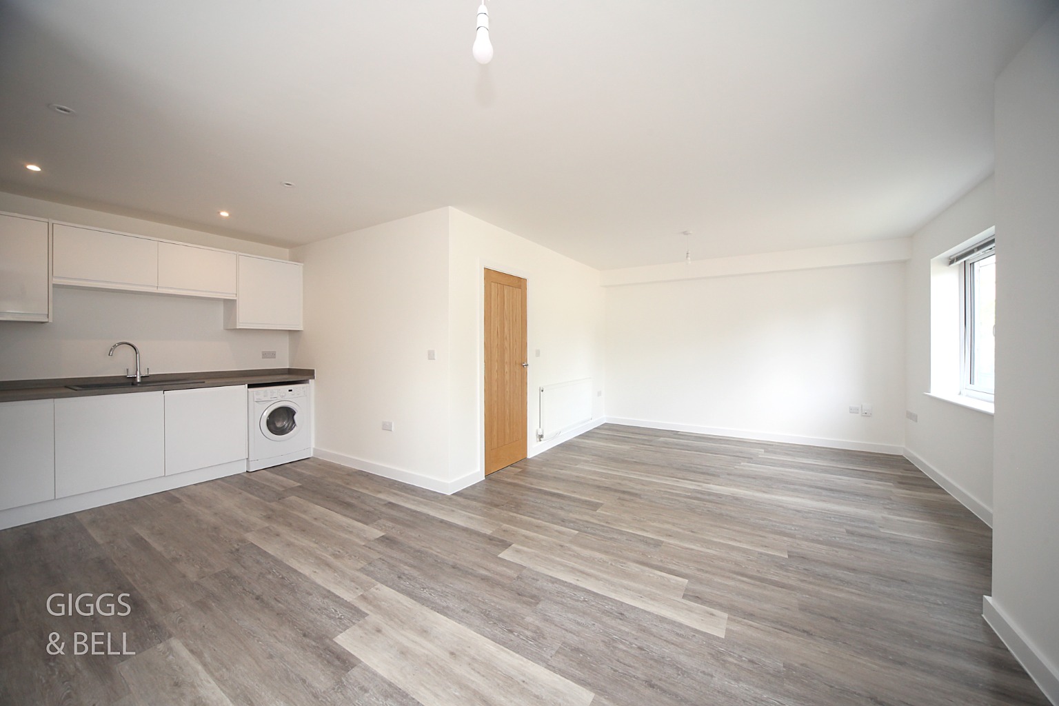 2 bed flat for sale in Ridgway Road, Luton  - Property Image 11
